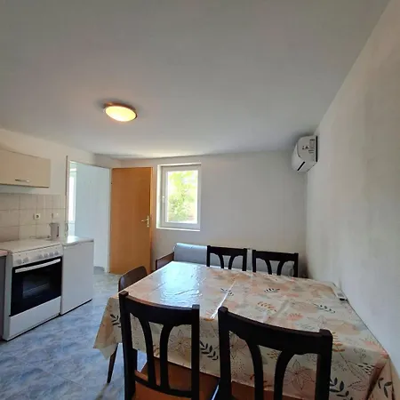 Apartment Rose Zaglav