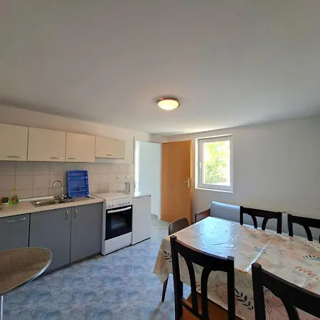 Rose Apartment *